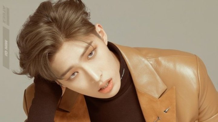 Wer ist Ateez Mingi