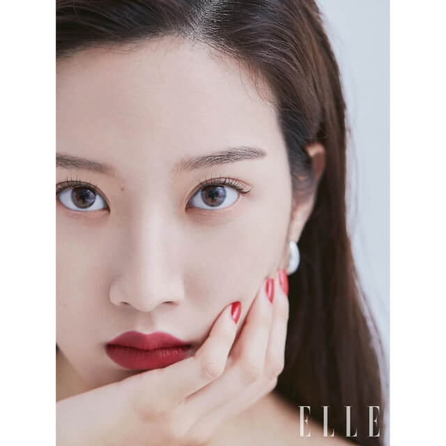 Moon Ga Young (Elle)