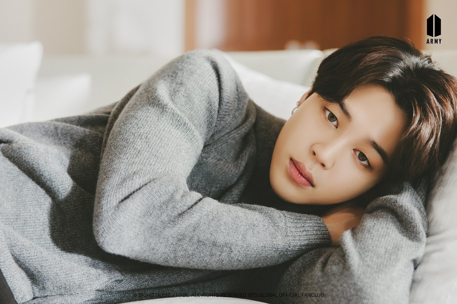 La vidéo de Jimin de BTS évoquant sa petite amie timidement devient virale