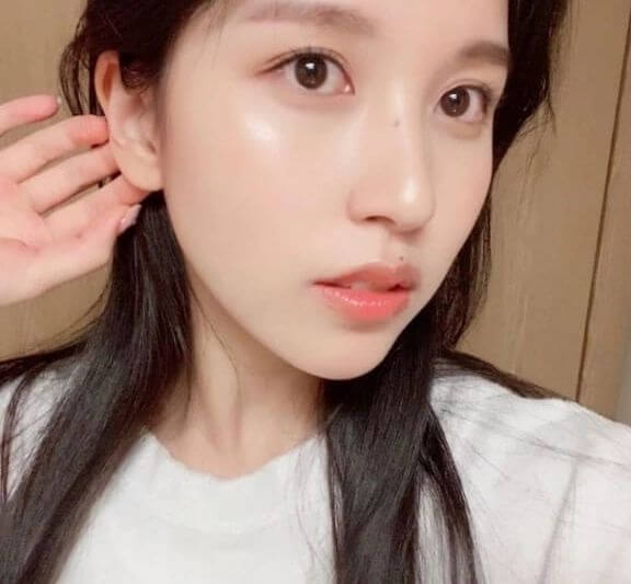 Mina no makeup