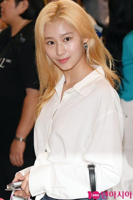 Sana no makeup