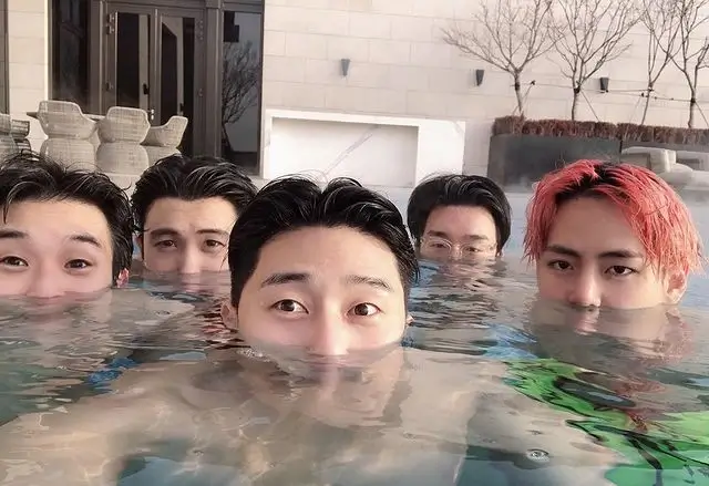 Park Hyung-sik, Park Seo-joon, V de BTS et Choi Woo-shik